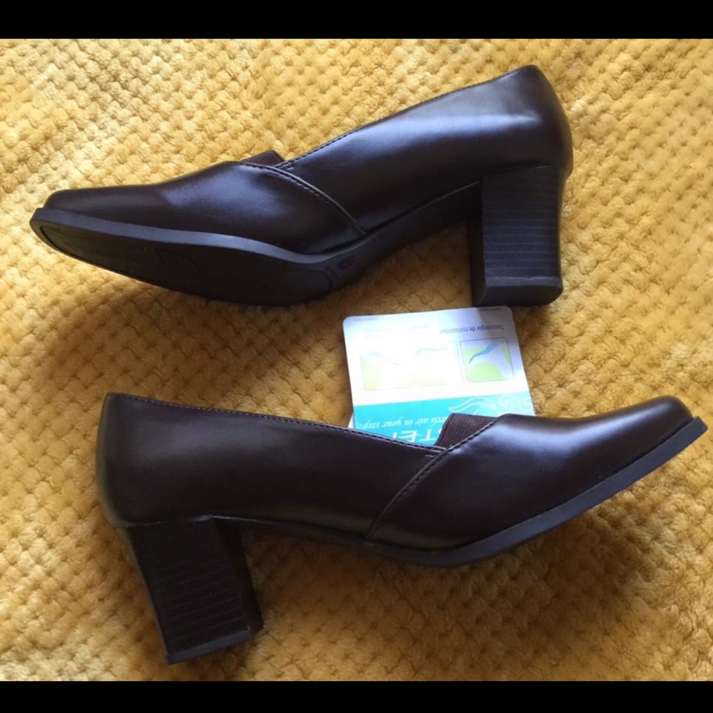 Airstep Womens Brown Leather Pump Shoes Size 9, heel 2.5”, Brand New